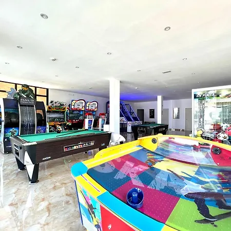 Apartment Family Apartment, Close To The Sea, Wifi, Heated Pool