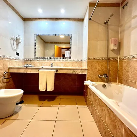 Family Apartment, Close To The Sea, Wifi, Heated Pool *