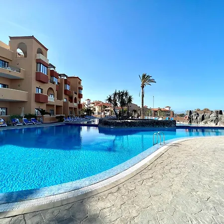 Family Apartment, Close To The Sea, Wifi, Heated Pool דירה *