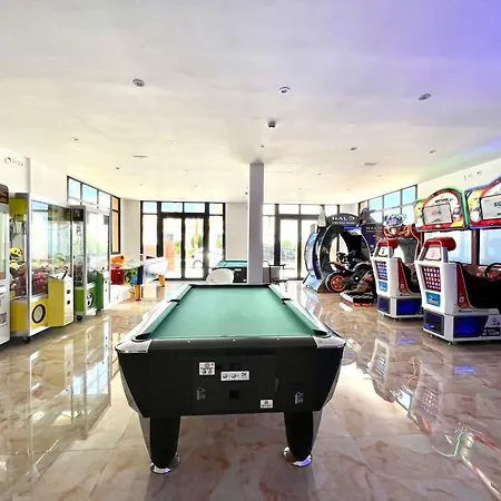 Family Apartment, Close To The Sea, Wifi, Heated Pool דירה *