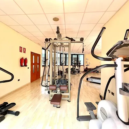 Family Apartment, Close To The Sea, Wifi, Heated Pool דירה *