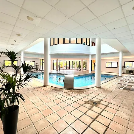 Family Apartment, Close To The Sea, Wifi, Heated Pool *