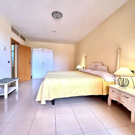 דירה Family Apartment, Close To The Sea, Wifi, Heated Pool *