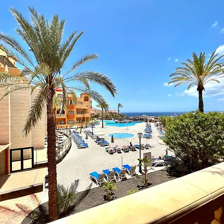 Family Apartment, Close To The Sea, Wifi, Heated Pool דירה *